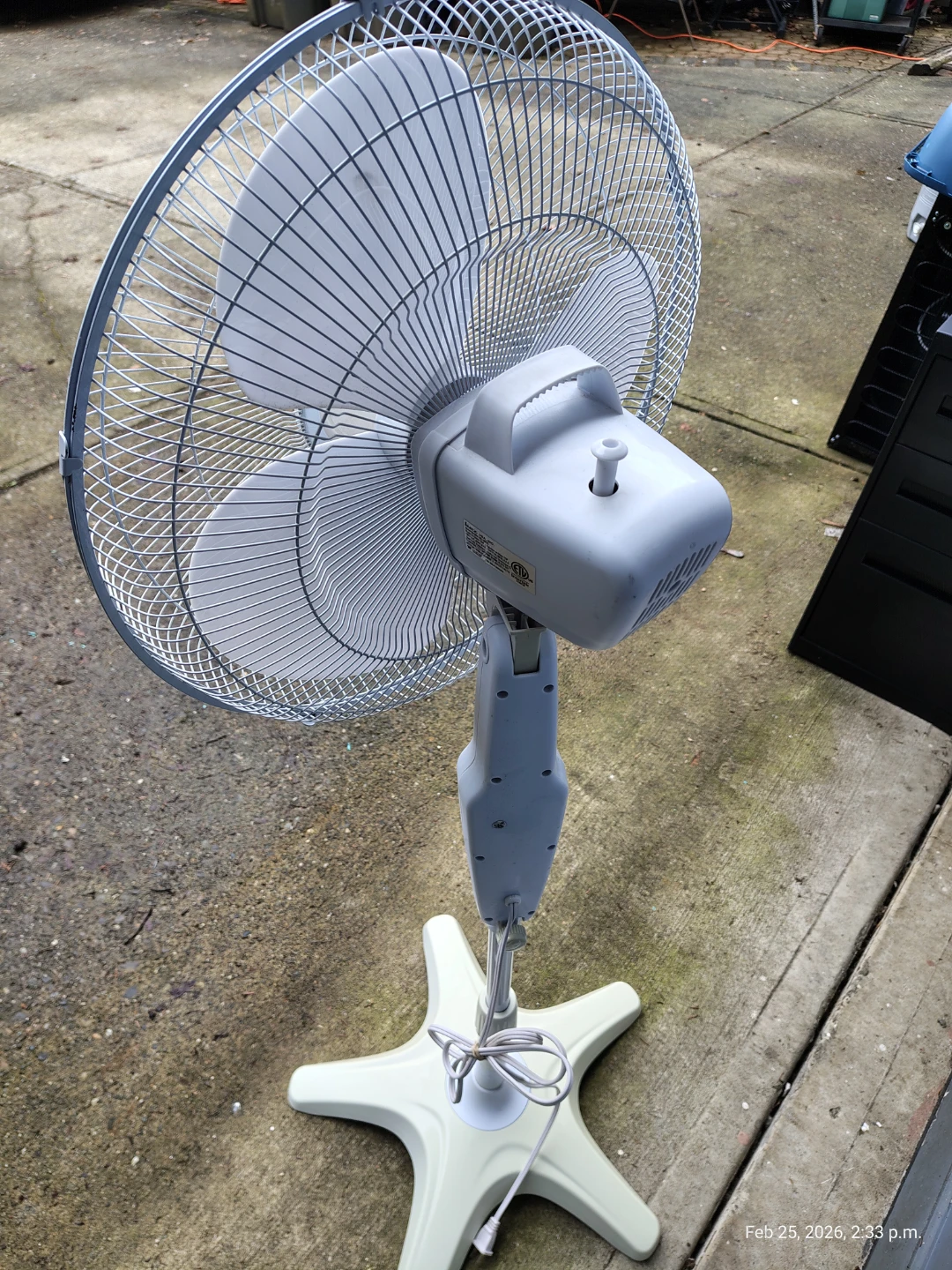 Honeywell Modern 16in Electronic Pedestal Fan - photo 4