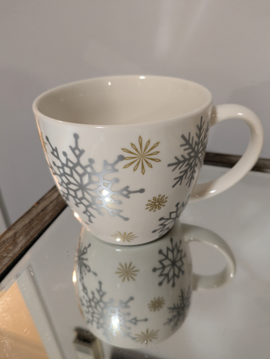 🏆 BRAND NEW Metallic gold & silver snowflake  Starbucks mug