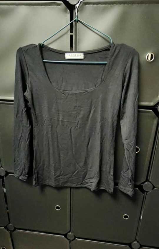 TANGEWA Black Long Sleeve Scoop Neck Top