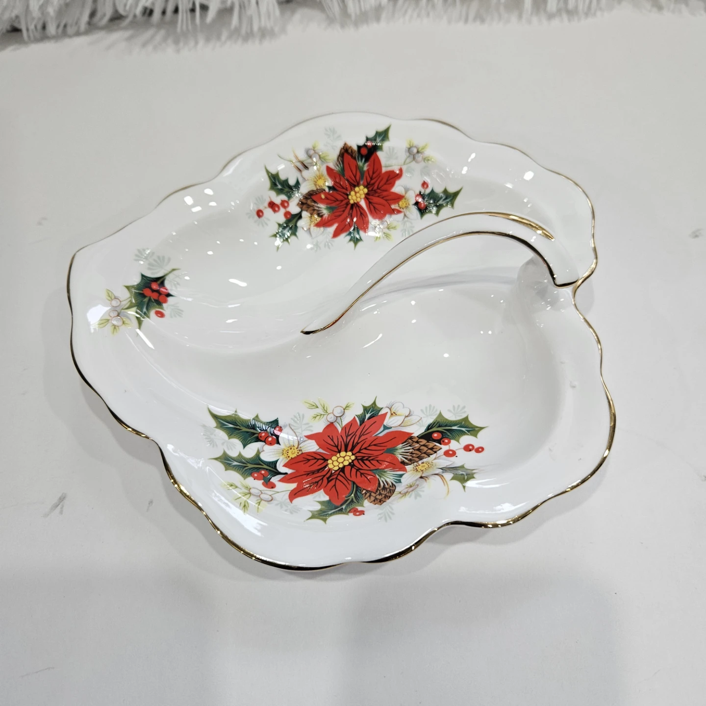 Yuletide Bone China Divided Leaf Dish
