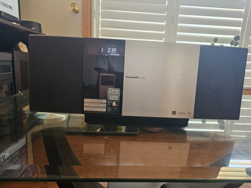 Panasonic SC-HC3 CD Micro System with iPod Dock - photo 2