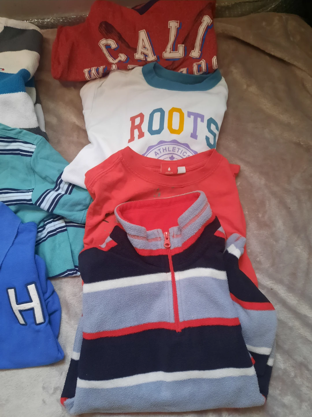 Bundle of Boys' Tops - Tommy Hilfiger & More "🏆" - photo 2