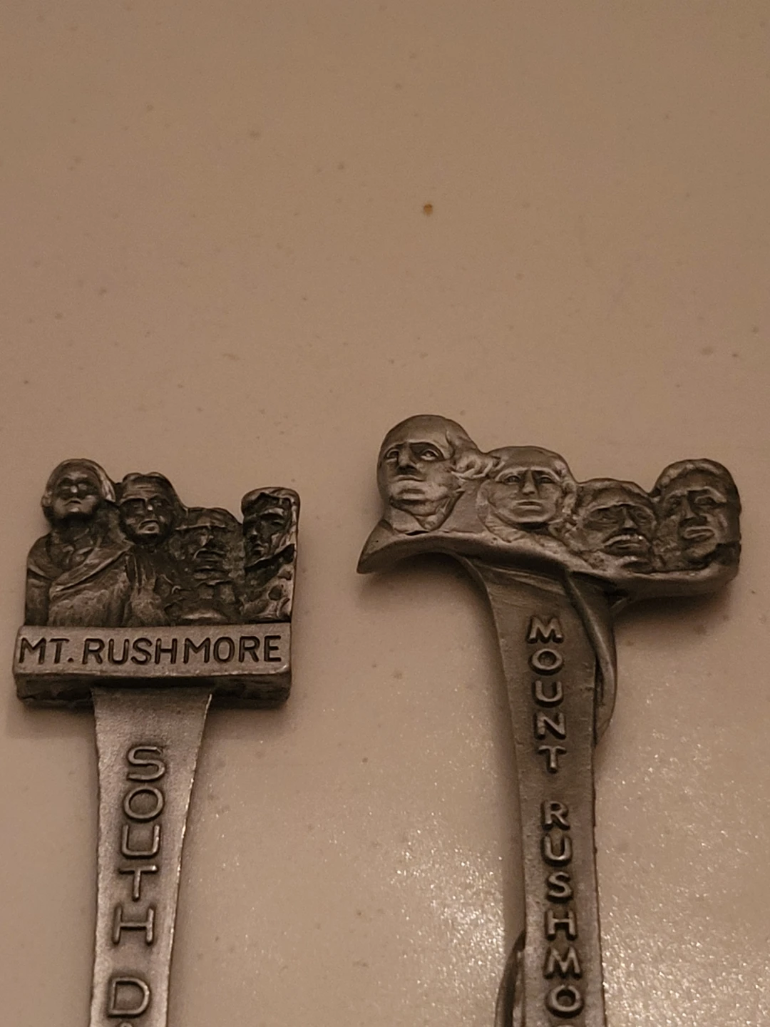 Mount Rushmore & Wall Drug Souvenir Spoons - photo 3