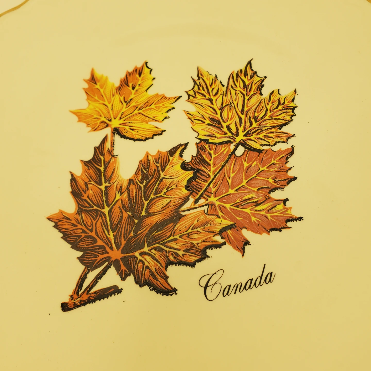 Canadian Maple Leaf Decorative Plate with 22K Gold Trim🏆 - photo 2