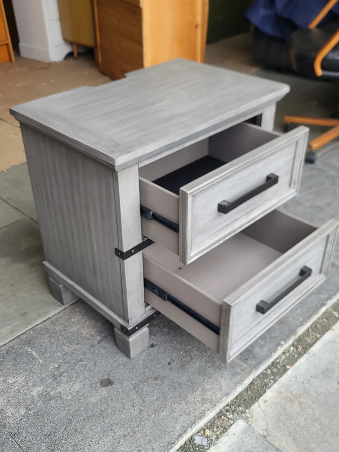 B772-92 Night Stand 2 Drawers w/ USB Charging - photo 2