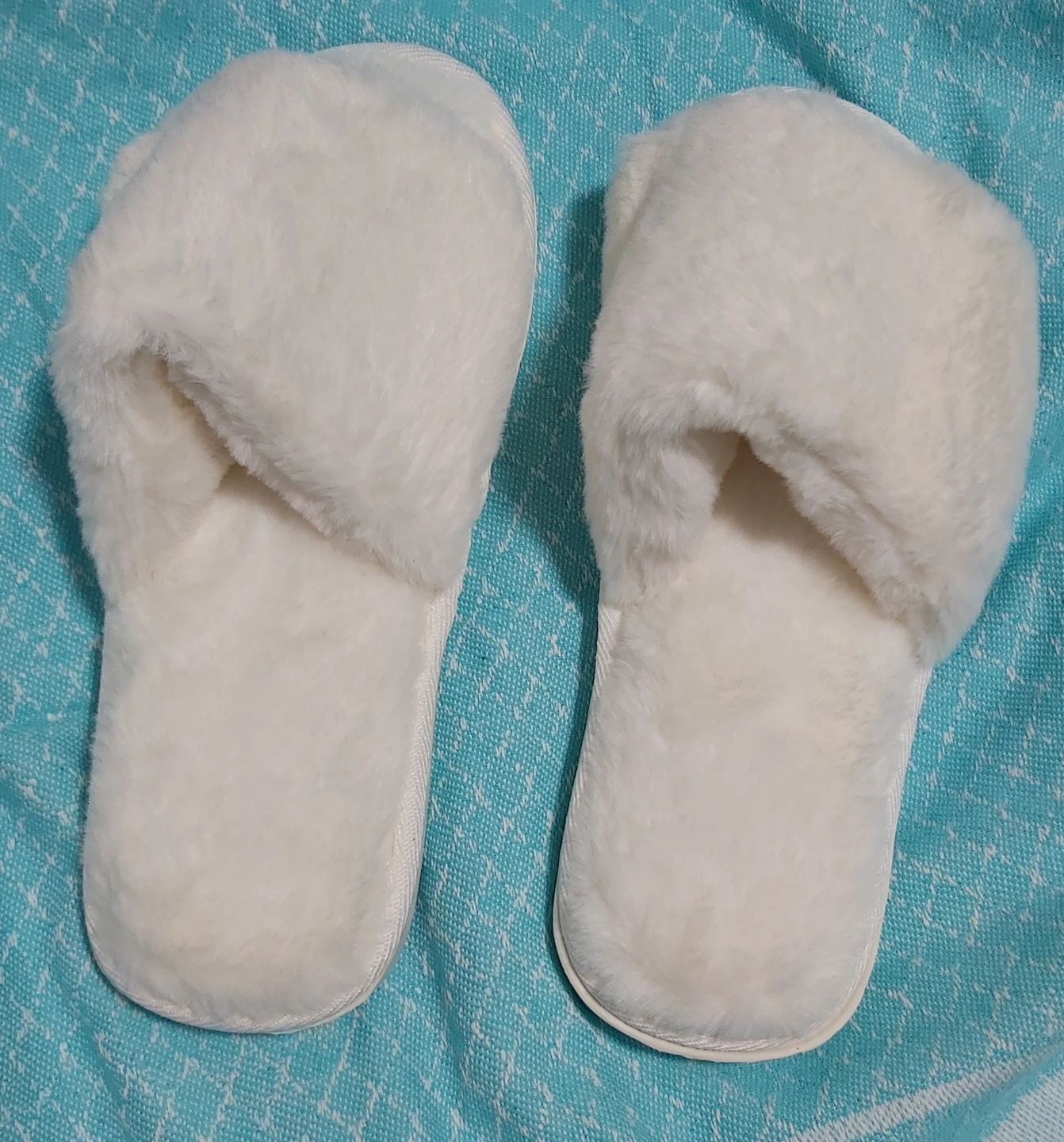 Fuzzy White Slippers - photo 2