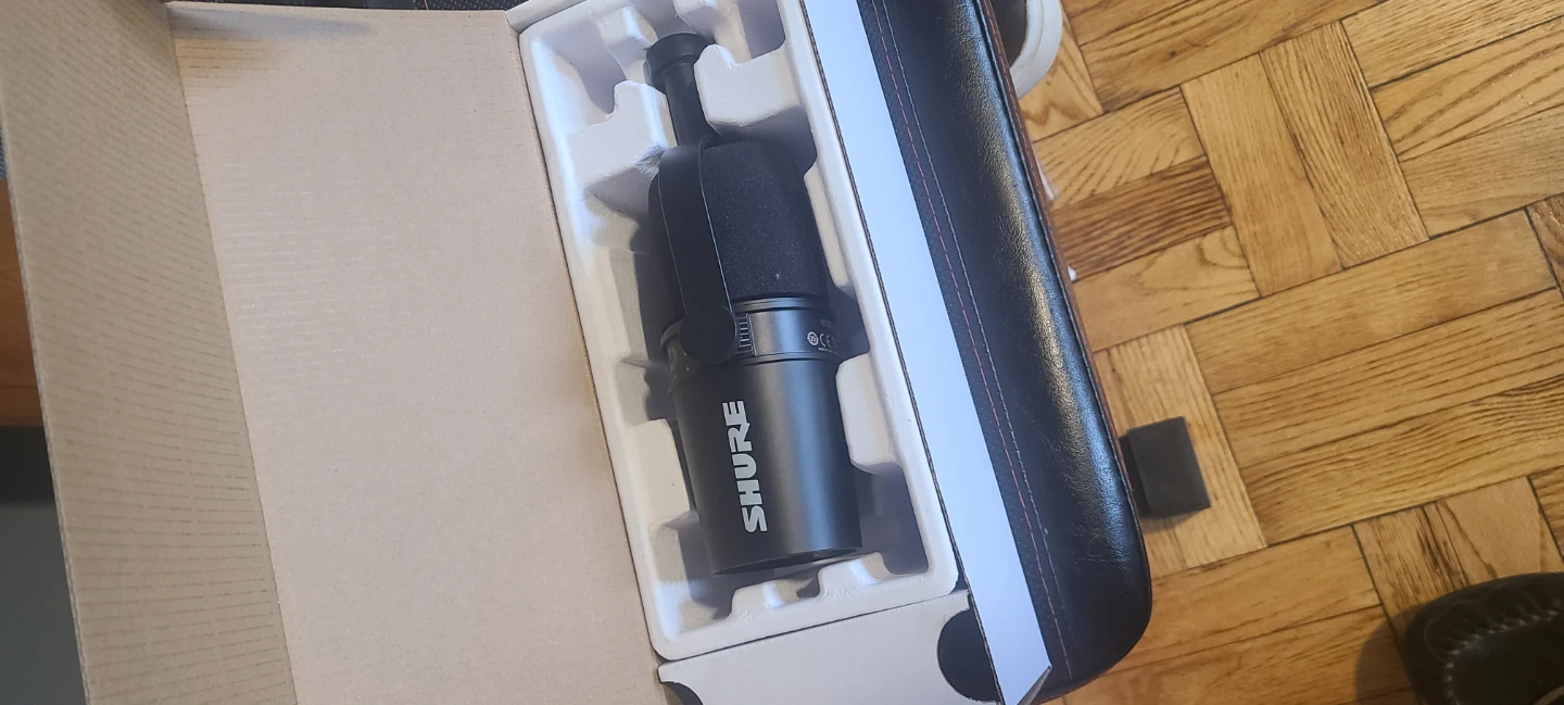 Shure MV7 Microphone with Auray Tripod Stand and Pop Filter