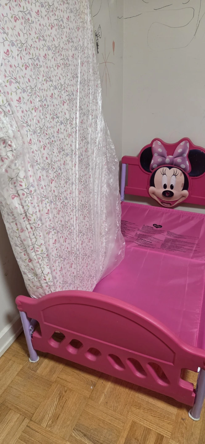 Disney Minnie Mouse Toddler Bed with Mattress and sheet included