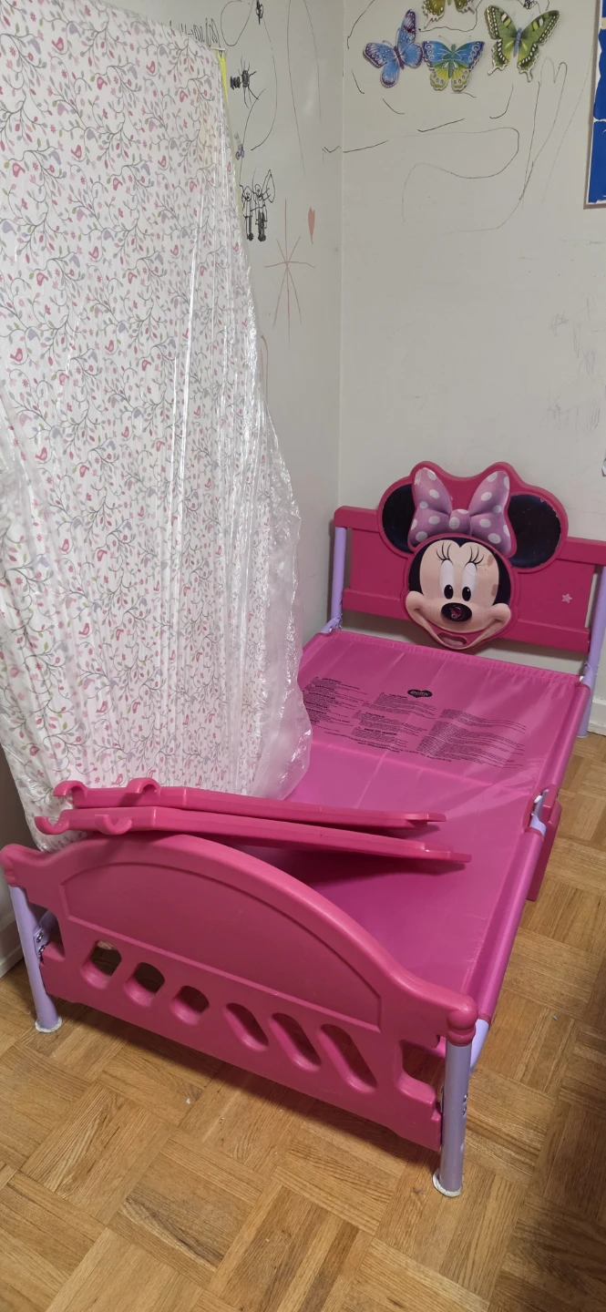 Disney Minnie Mouse Toddler Bed with Mattress and sheet included - photo 2