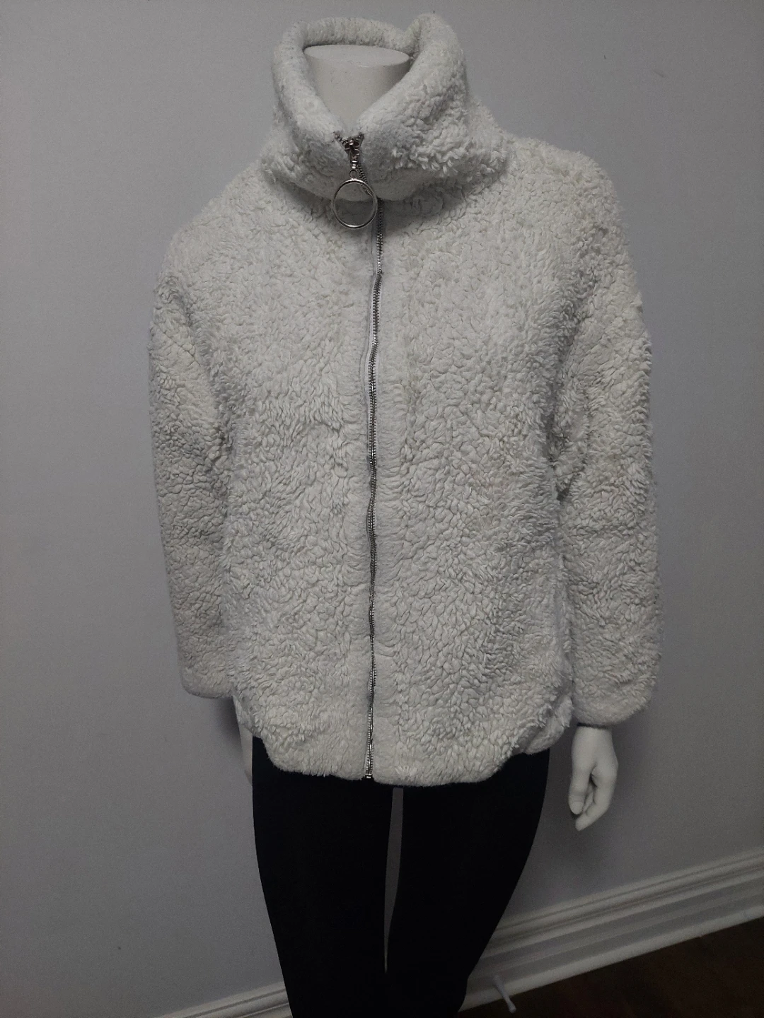 Women White Fuzzy Zip-Up Jacket  🥕
