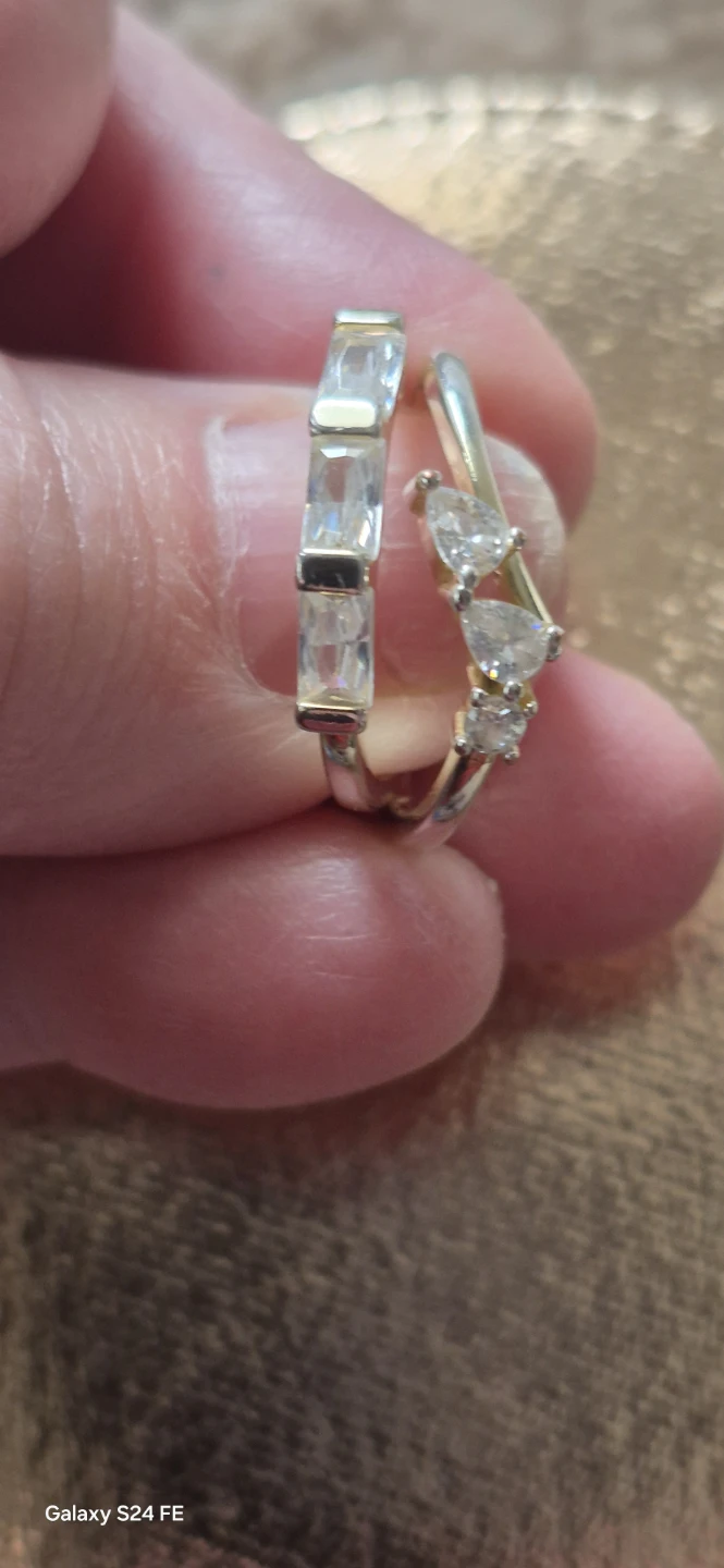 2 stainless steel  rings ,