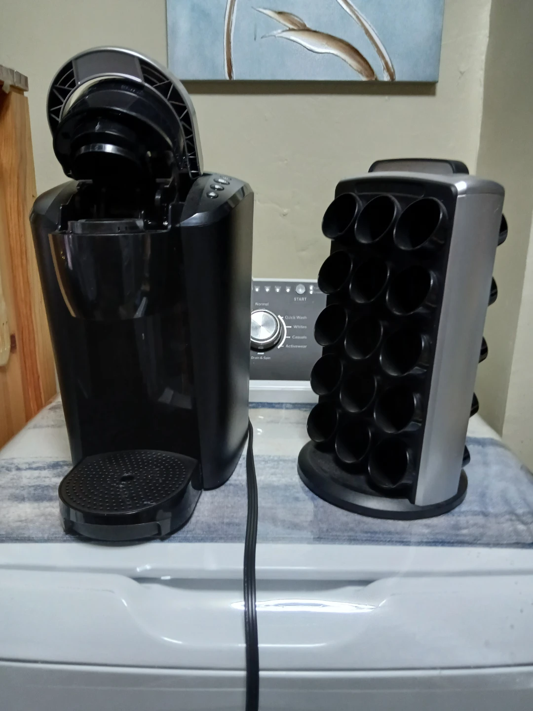 Brand new keurig machine, plus keuig kcup holder