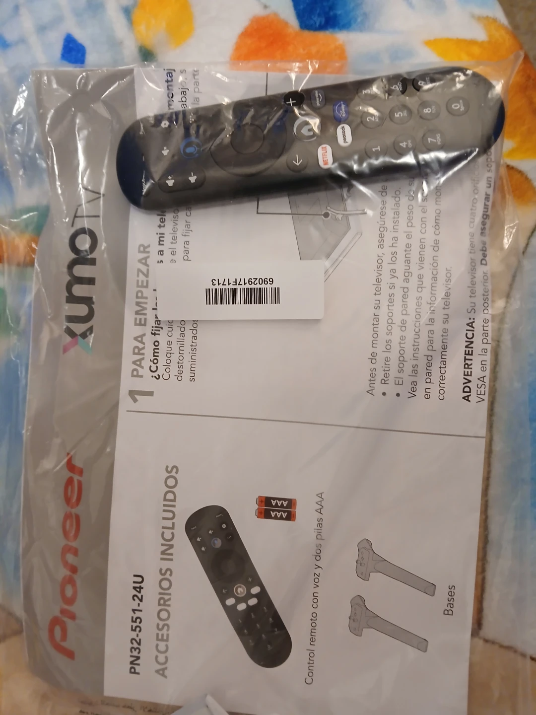 Pioneer Xumo TV Smart TV with Remote and Manual - photo 2
