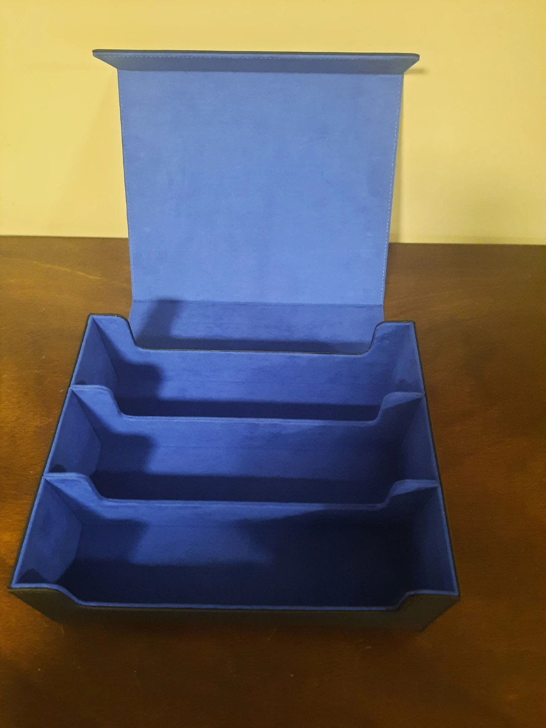 TRADING CARD  Box with Blue Interior