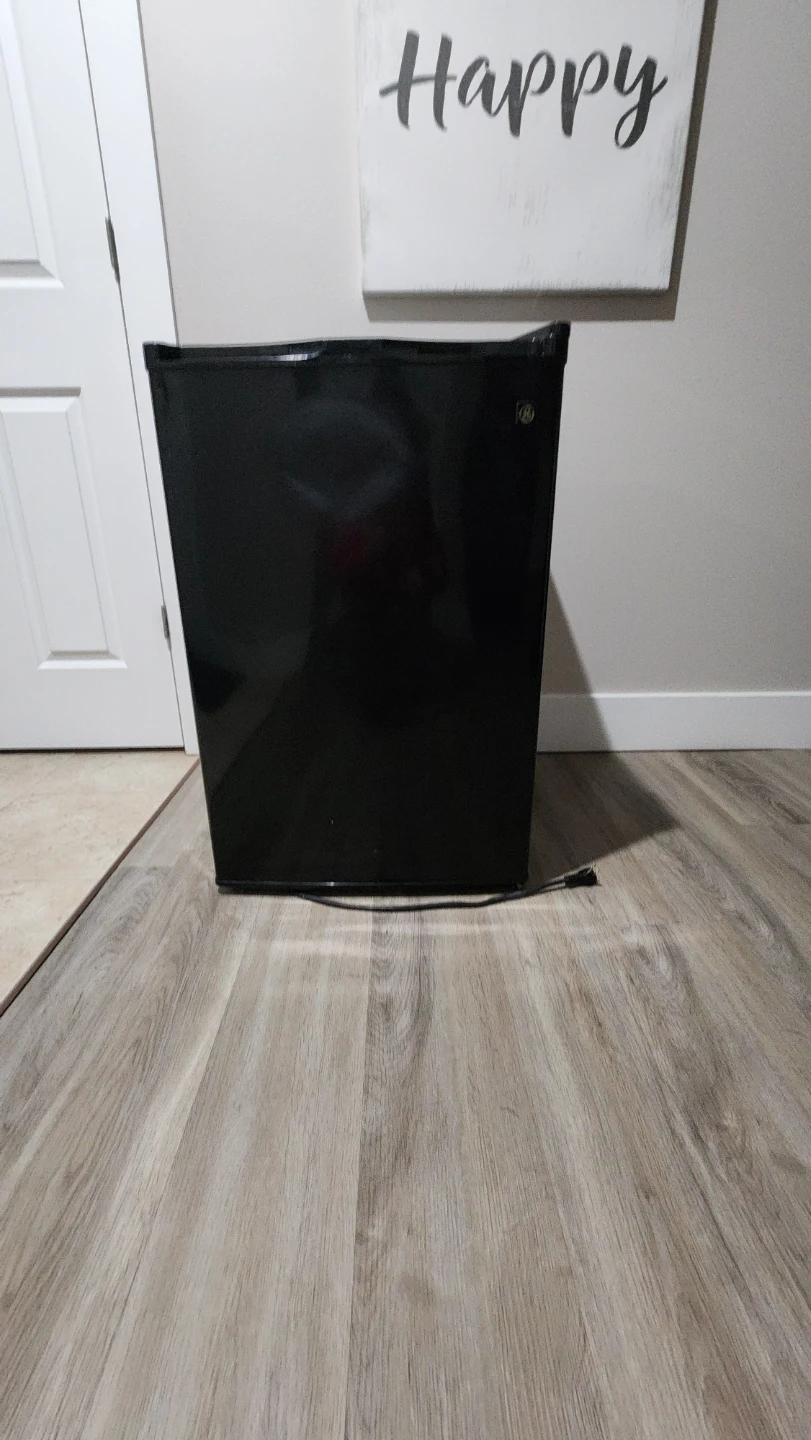 GE Mini Fridge