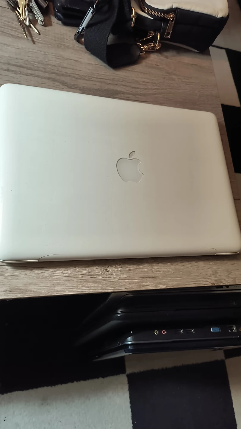 Apple MacBook White Laptop🏆