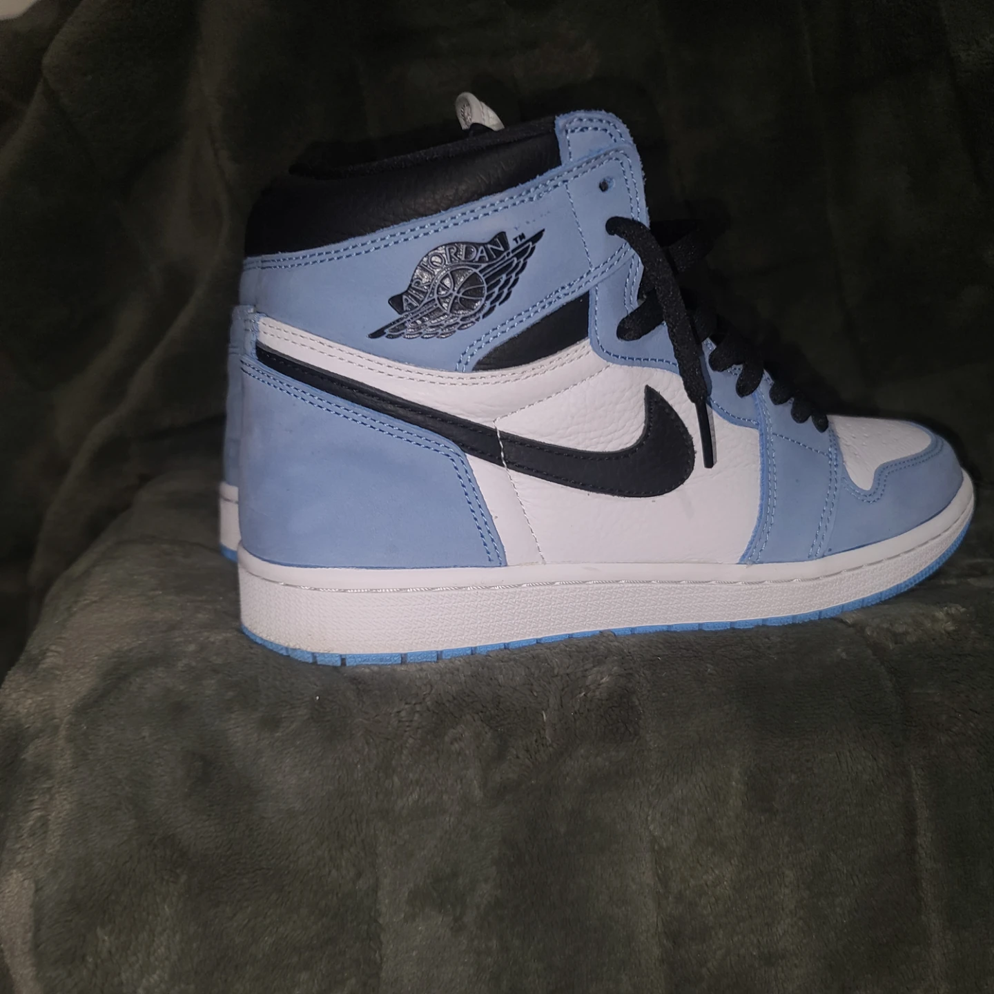 Nike Air Jordan 1 High University Blue Sneakers