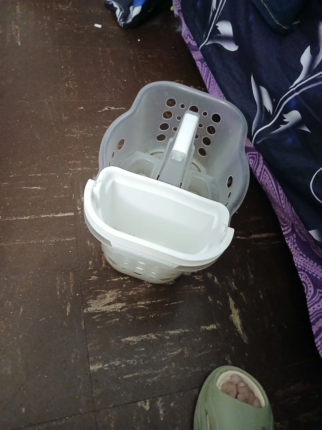Basket with handle and for  bathroom items or makeup,