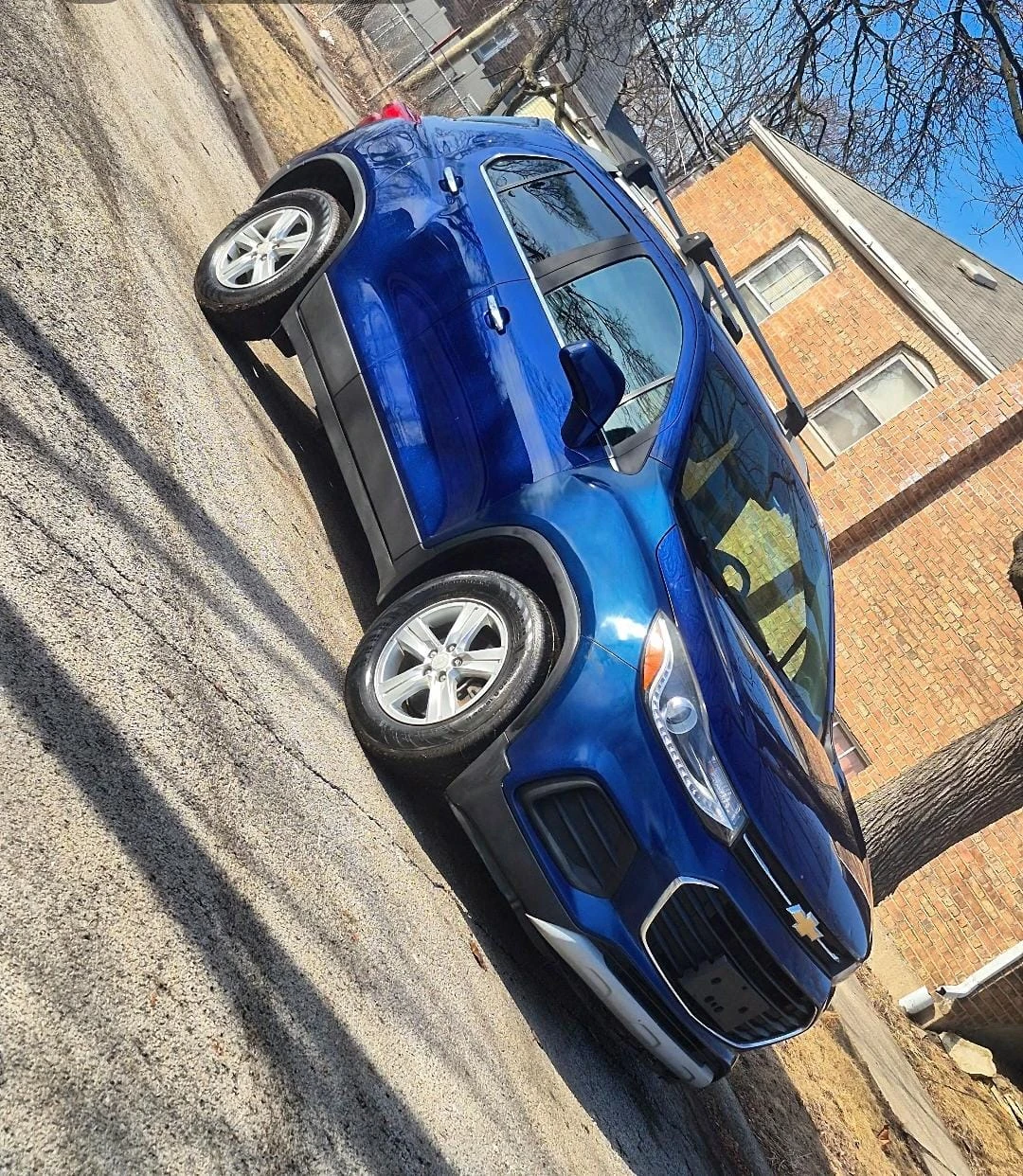 Blue Chevrolet Trax SUV with Roof Rack - photo 2