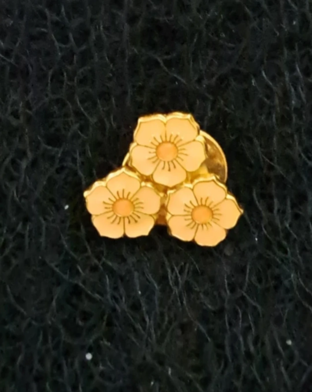 Assorted Gold-tone Pins & Canadian Flag Pins - photo 3