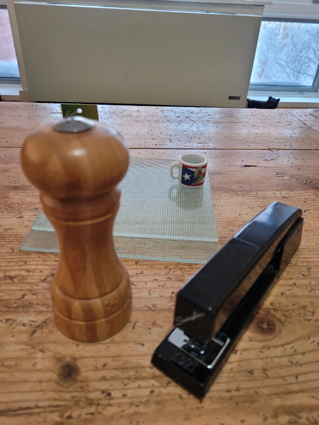 New Pylones Nonna Grater, Salt Shaker, Stapler, 2 Glass Hot Pads - photo 2