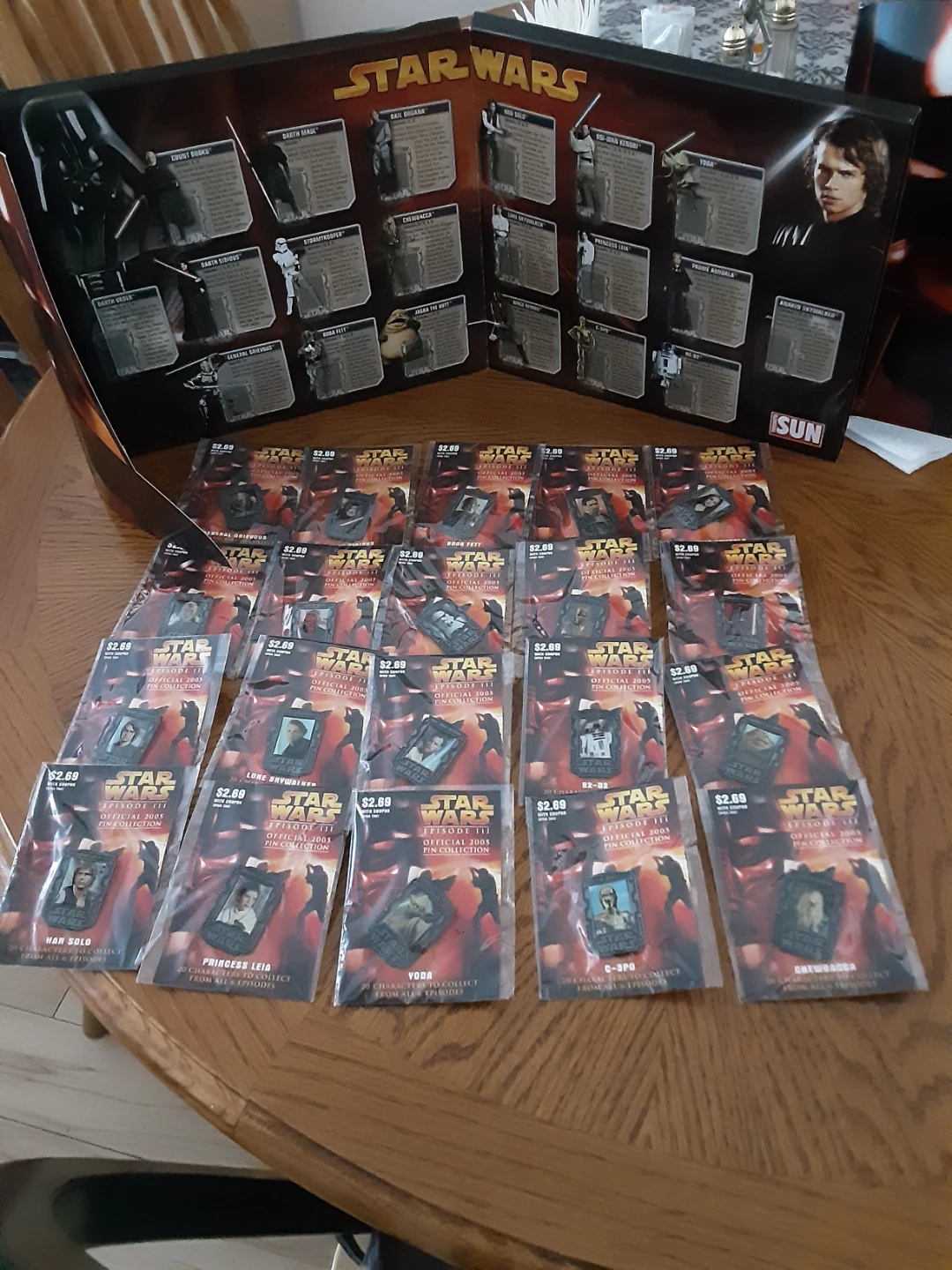 Star Wars Episode III Official 2005 Pin Collection - photo 2