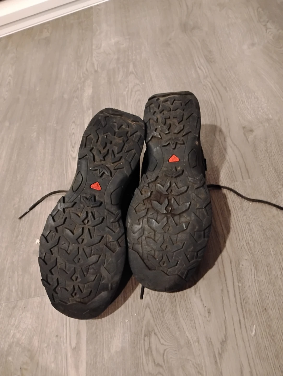 Used Salomon Men's Hiking Shoes 🏆