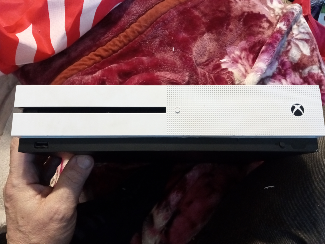 Xbox One s - photo 2