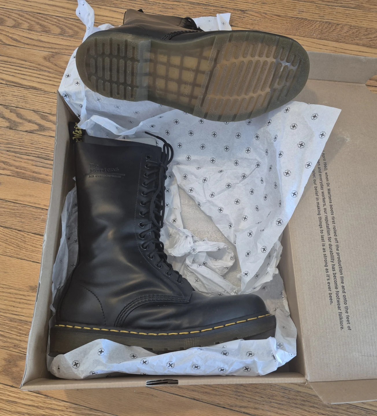 Dr. Martens 14 eyelet size 11 W (10 M)  Black 1914