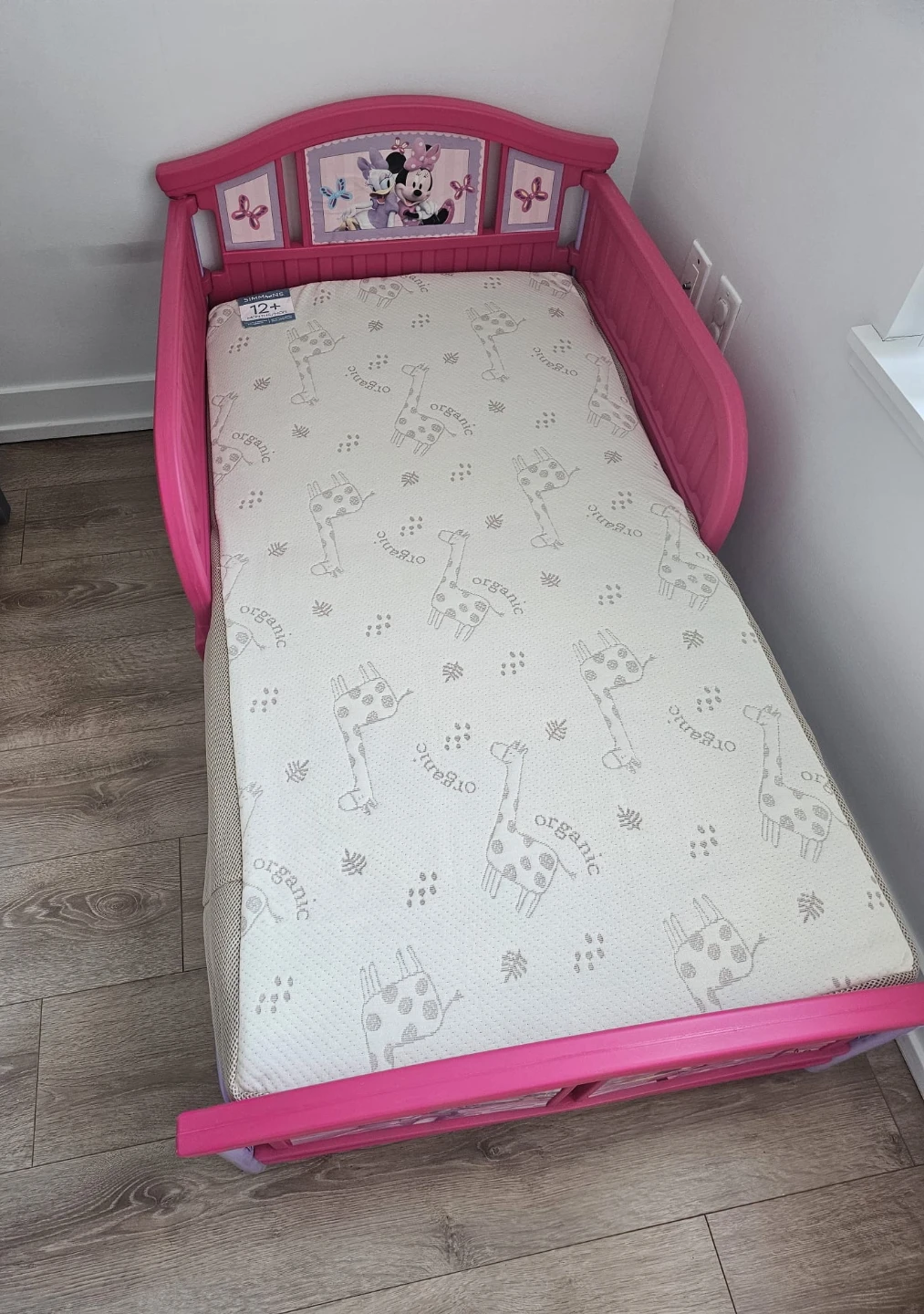 Minnie Mouse Toddler Bed + Organic Mattress - photo 2