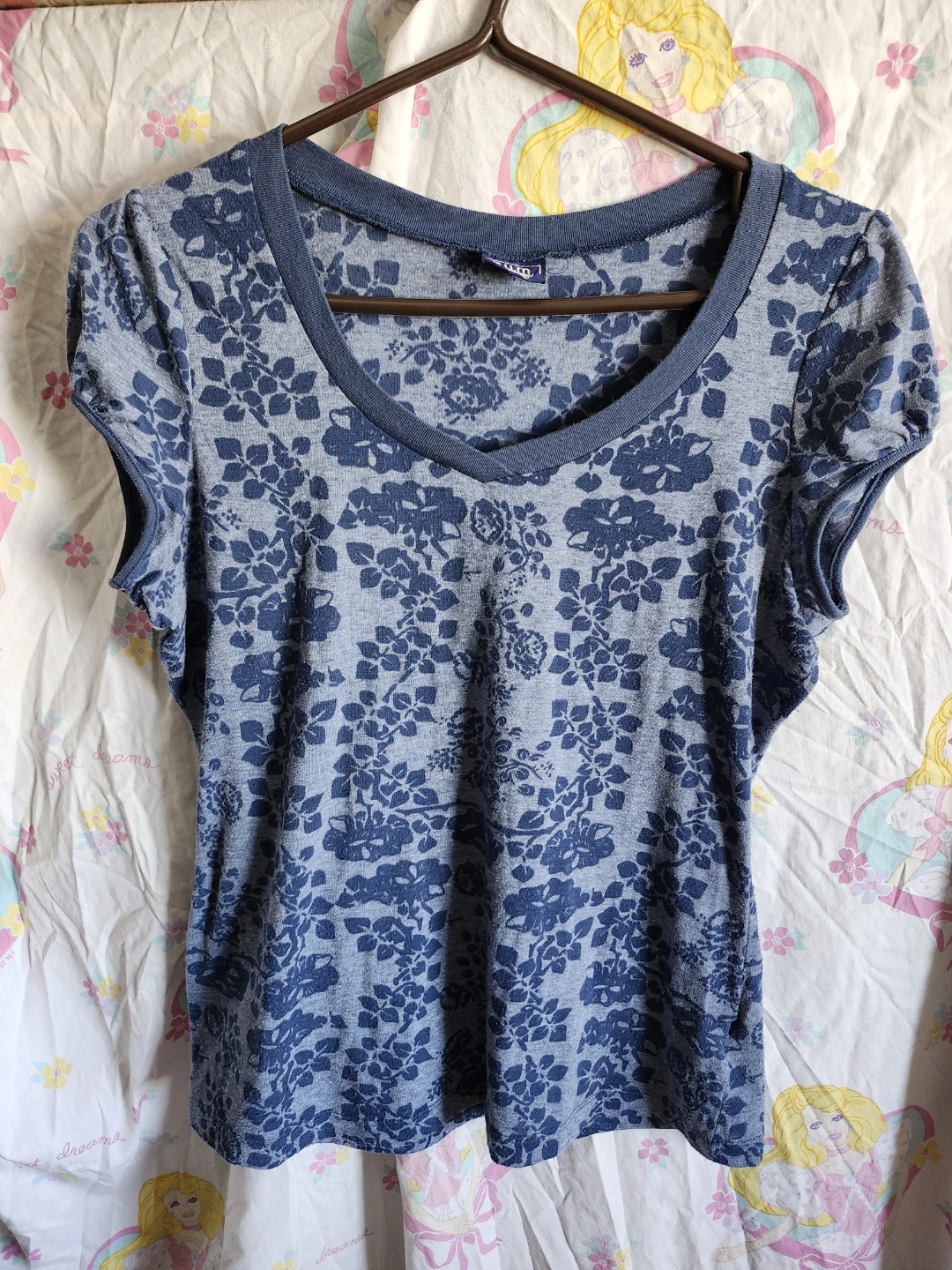 y2k blue floral vneck tshirt by B.u.m. Equipment