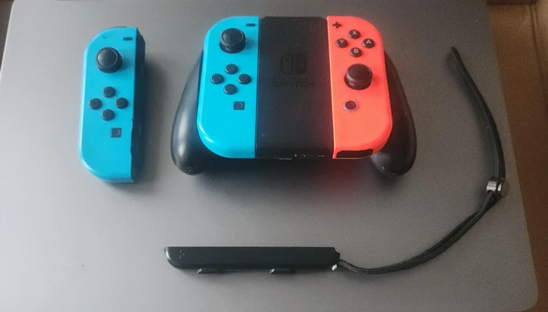 Nintendo Switch Joy-Con Controllers (Blue & Red)