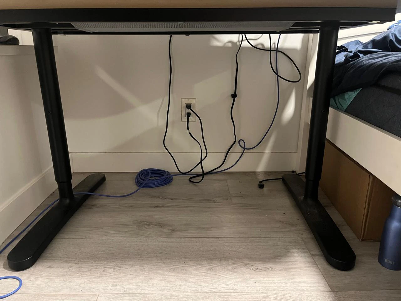 BEKANT IkEA Computer desk - photo 3