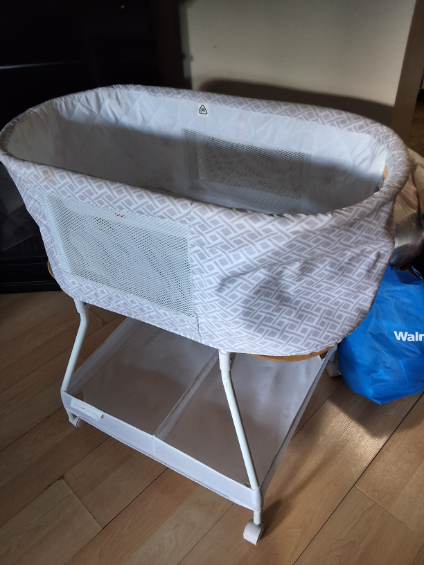 Baby Bassinet with Storage Shelf
