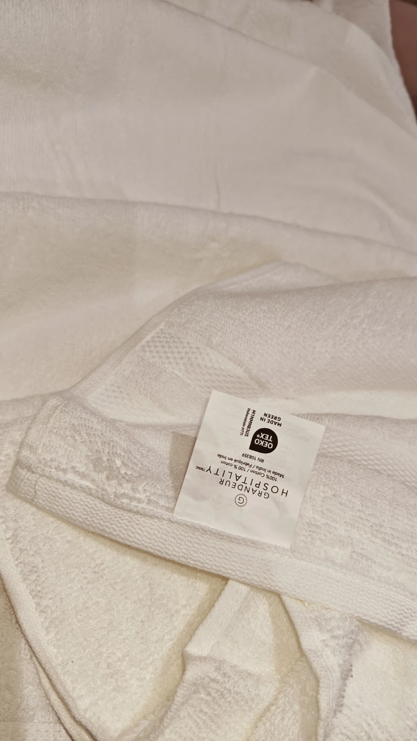 Stack of White Bath Towels (5 PC's) - photo 5
