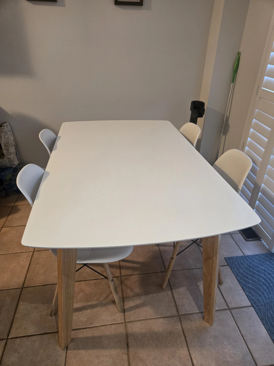 Modern White Dinning Table with 4 chairs