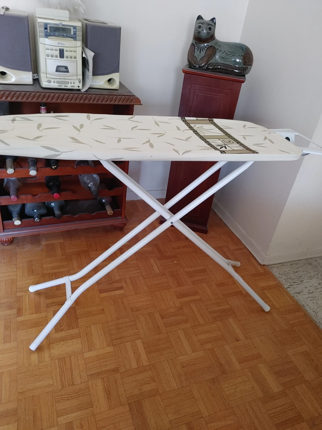 Ironing Board with Leaf Pattern Cover - photo 3
