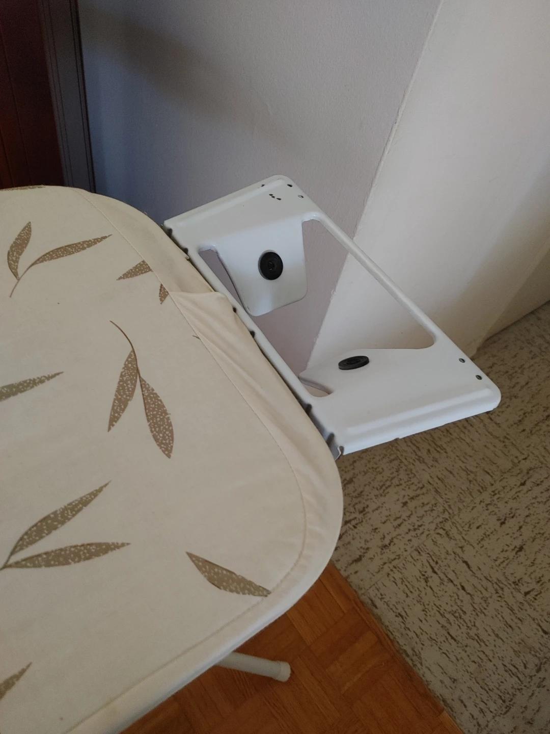 Ironing Board with Leaf Pattern Cover - photo 4
