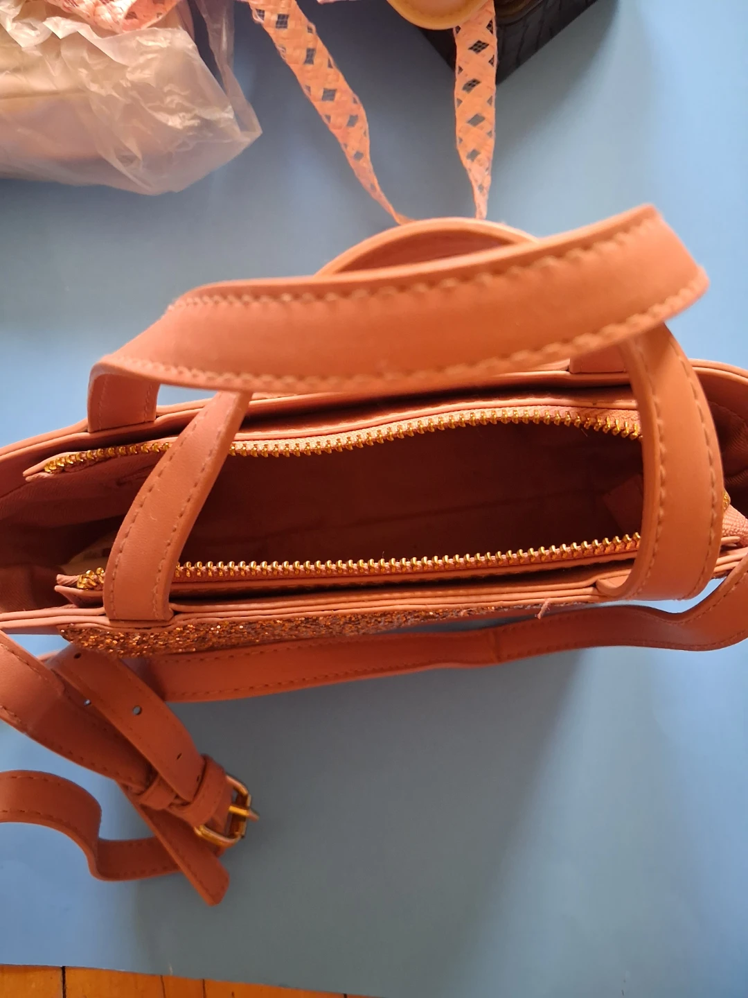 Pink crossbody bag with glitter detail - photo 2