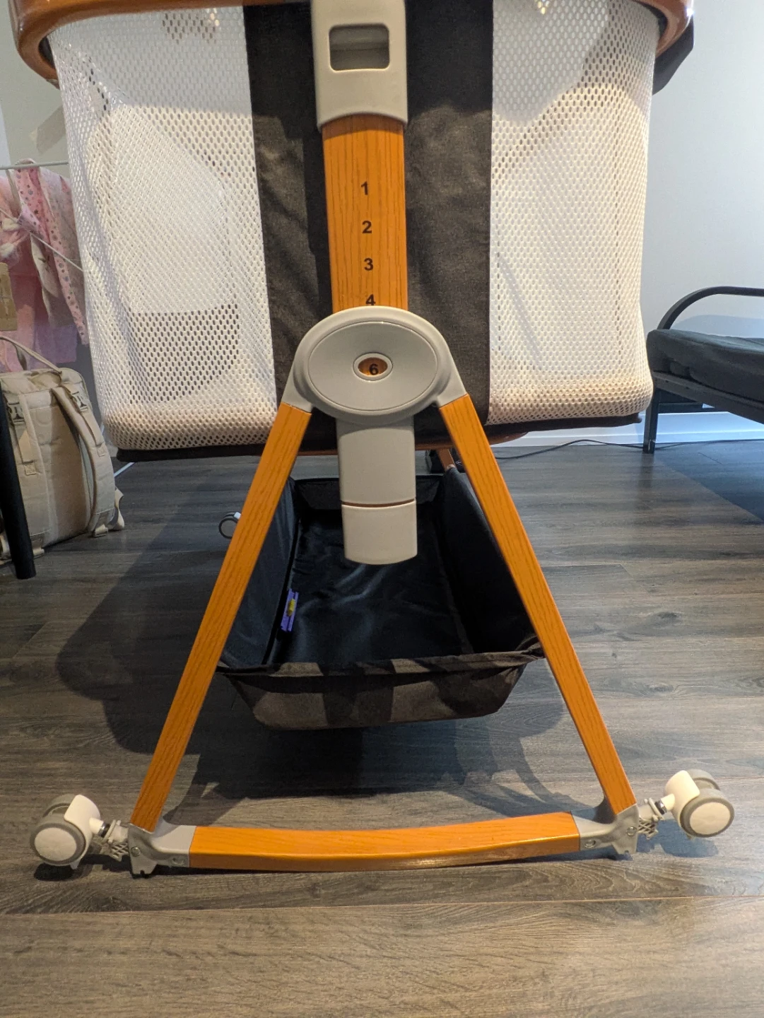 Baby Bassinet with Mobile - photo 3