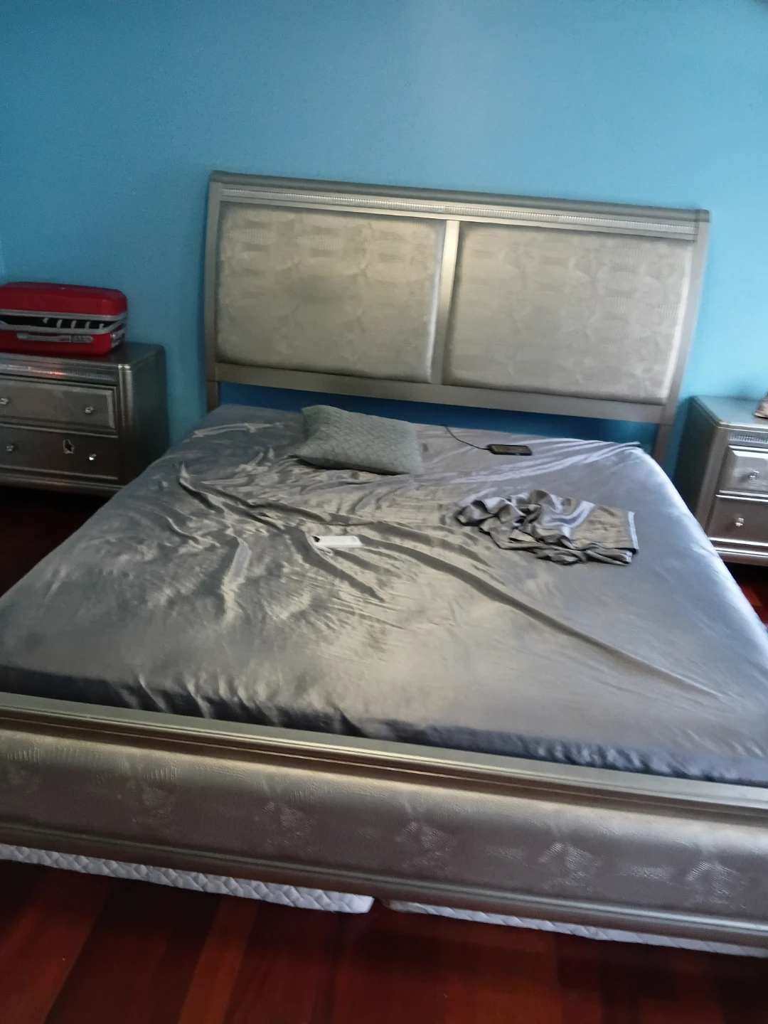Silver Bedroom Set - king Bed Frame, Dresser, and Nightstand - photo 2
