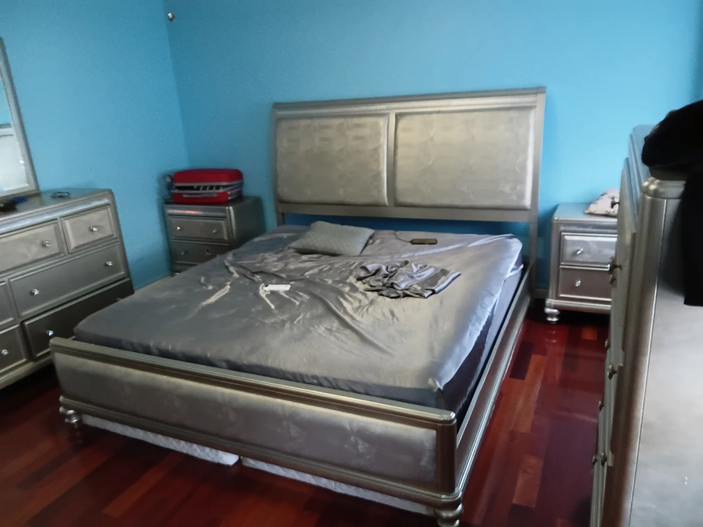 Silver Bedroom Set - king Bed Frame, Dresser, and Nightstand - photo 4