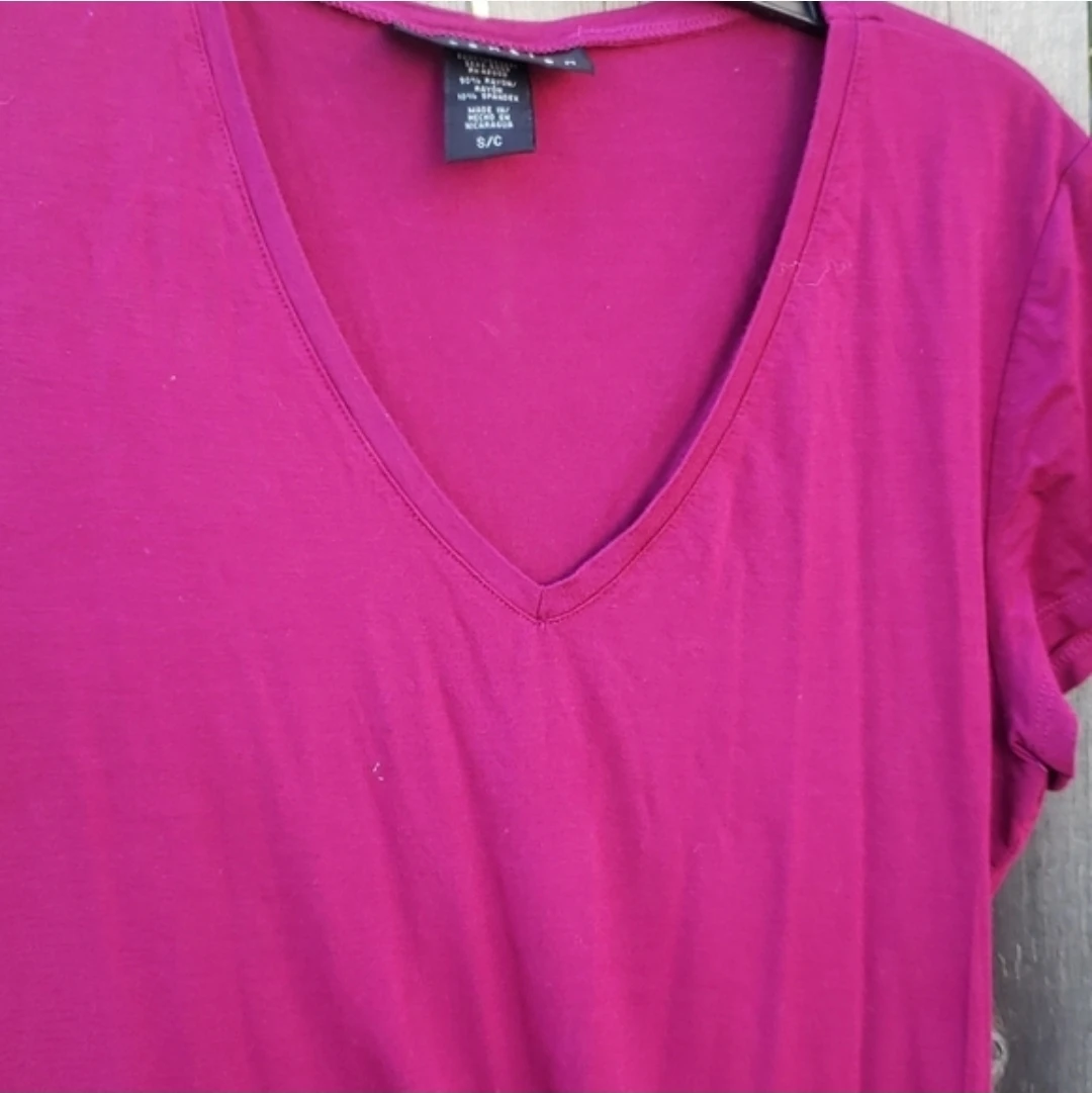 Attention Women's V-Neck Short Sleeve Top - Size S/C - Berry - photo 2