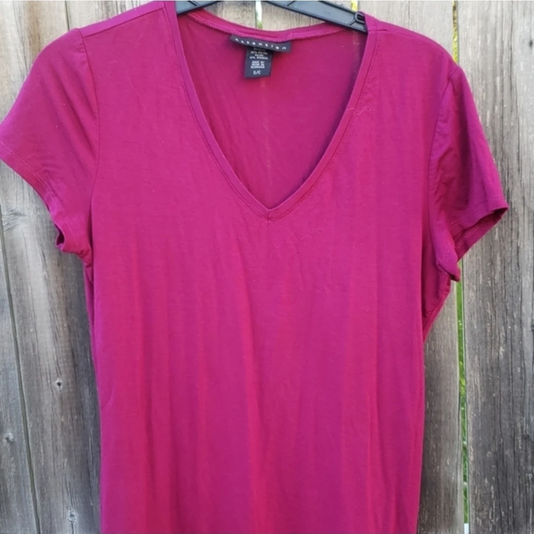 Attention Women's V-Neck Short Sleeve Top - Size S/C - Berry - photo 3
