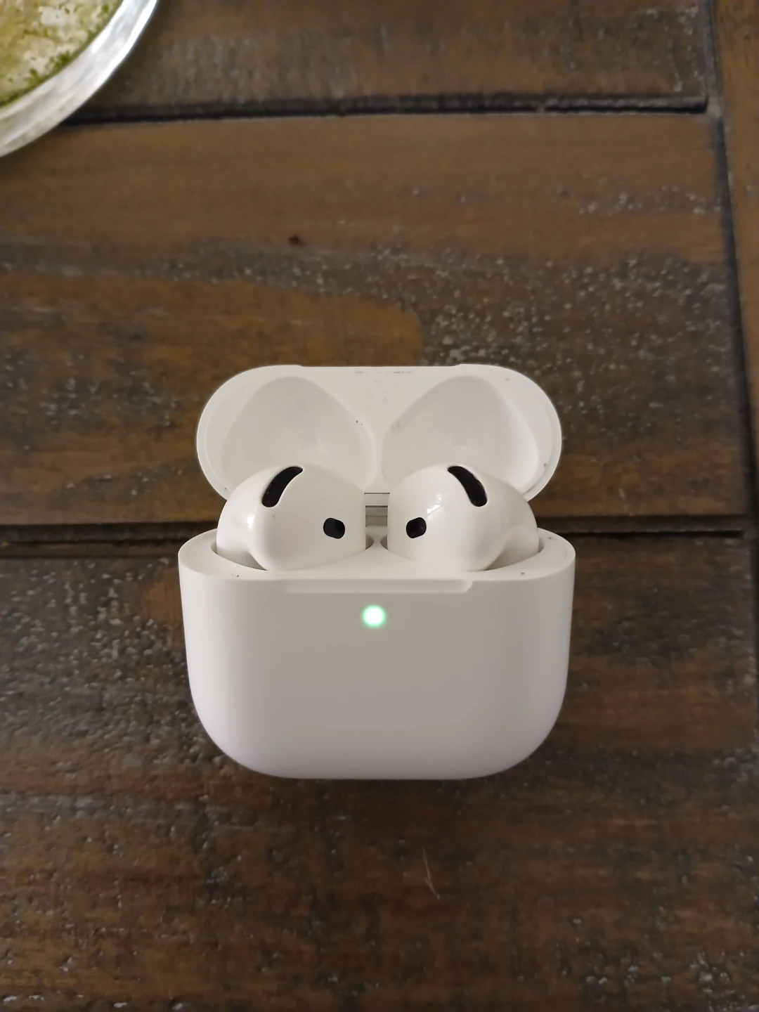 Apple AirPods Pro Charging Case with Earbuds