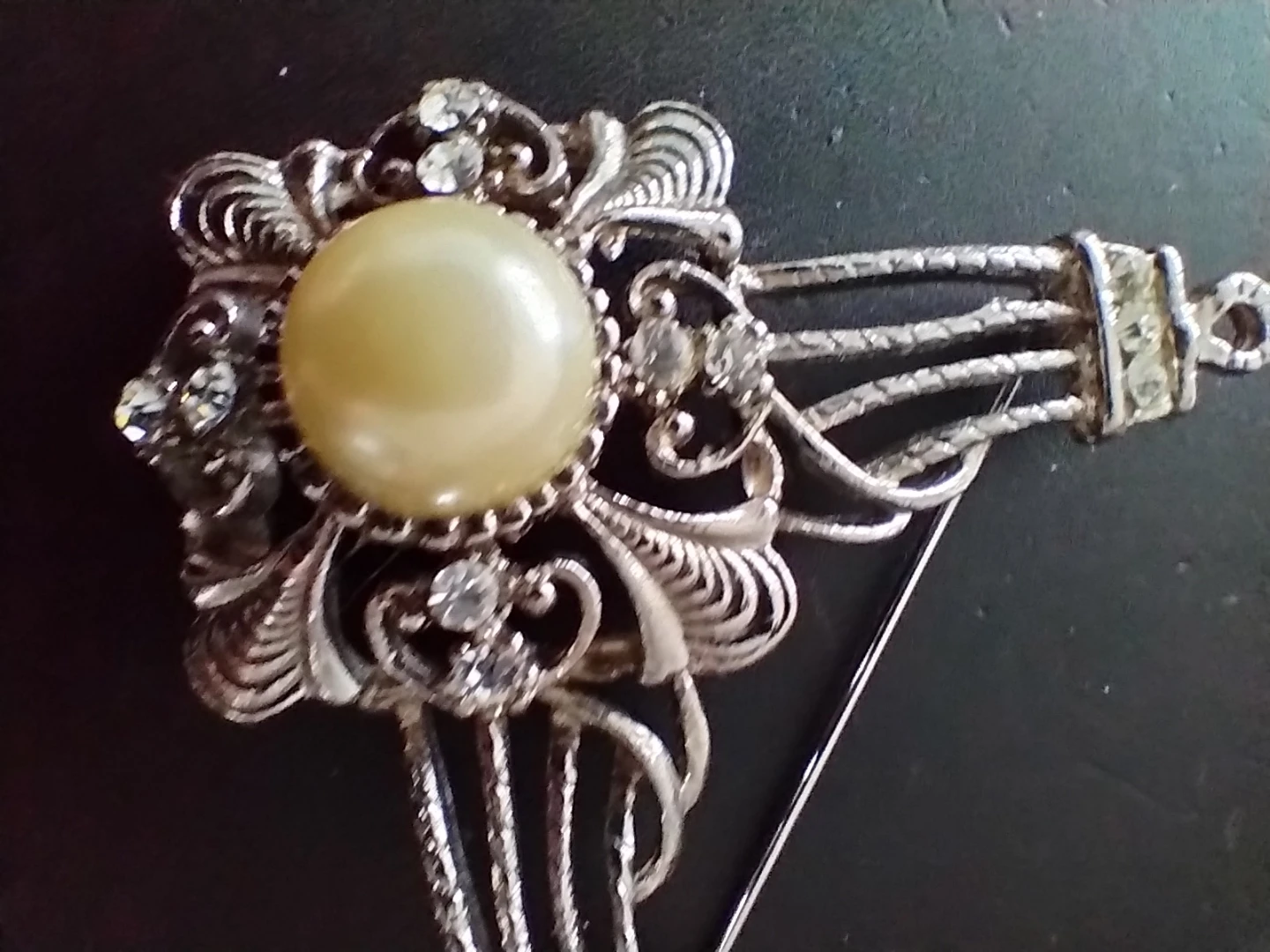 Vintage Brooch with Faux Pearl and Rhinestones - photo 3