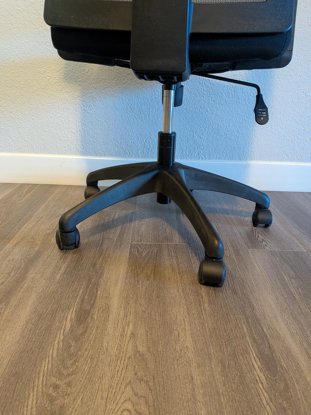 Black Mesh Office Chair with Adjustable Arms - photo 3