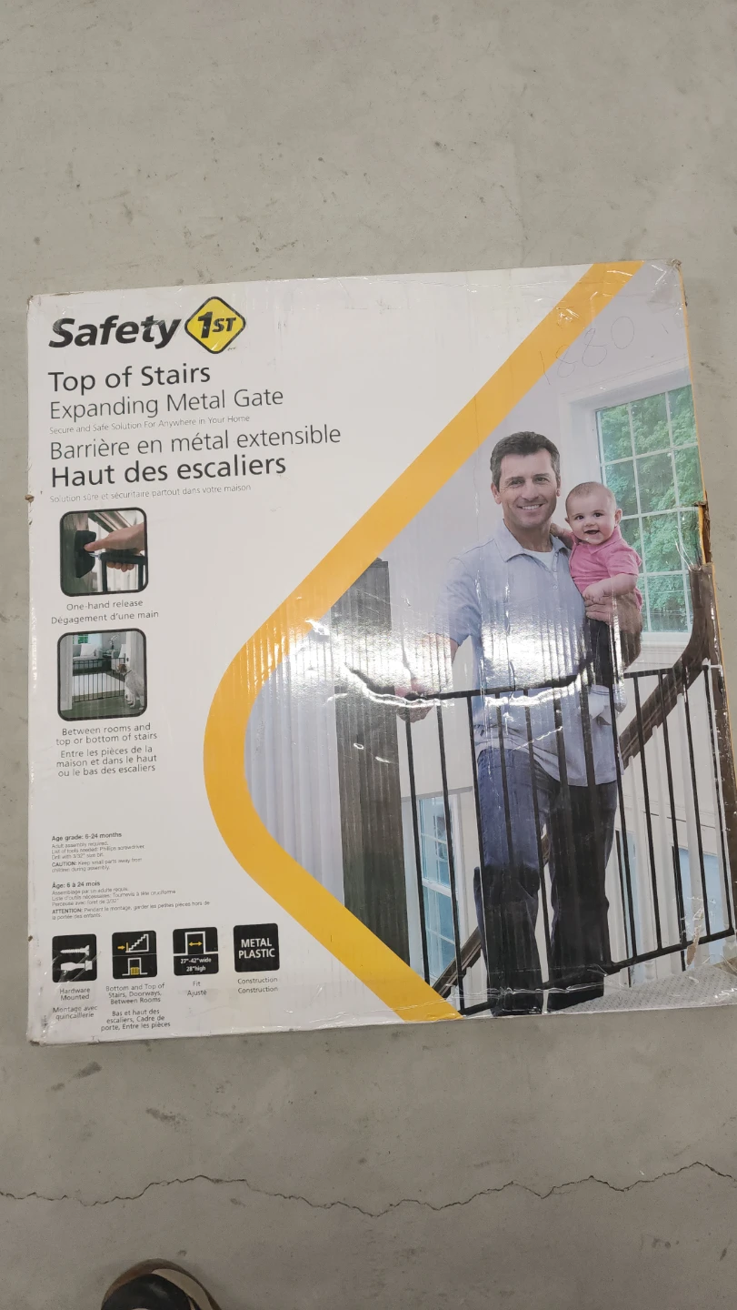 Safety 1st Top of Stairs Expanding Metal Gate