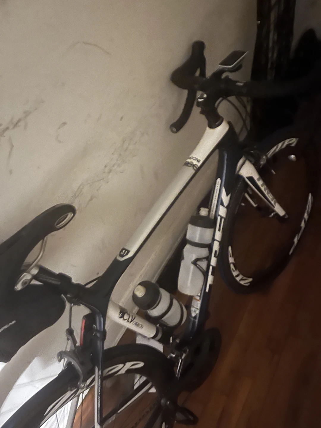 Trek Madone 3.1 Carbon Road Bike (56cm) - photo 2