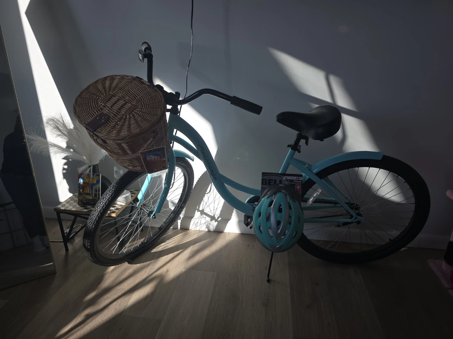 Women's Cruiser Bicycle with Wicker Basket and Bell Helmet - photo 2